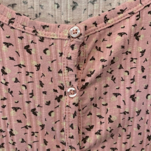 ART Class Target Brand Short Sleeve Ribbed Button Down Pink Floral Top SM Used - Picture 3 of 9